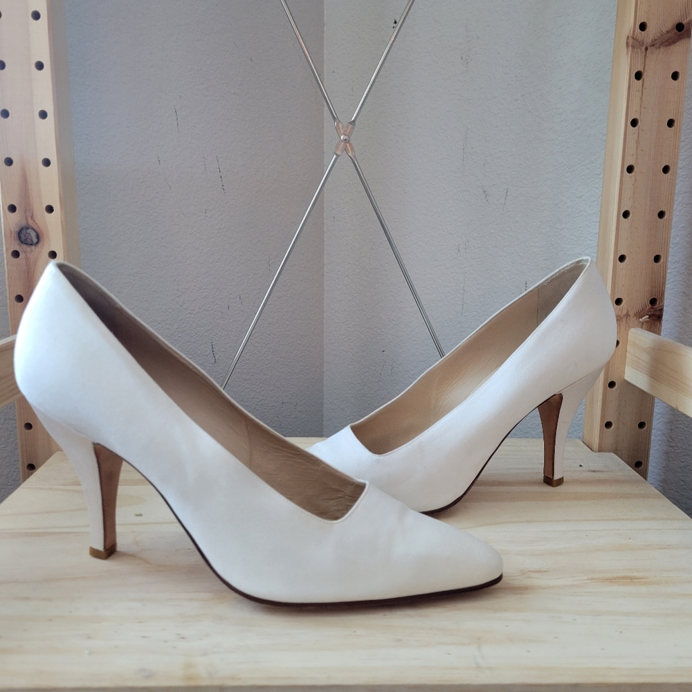 Manolo Blahnik Satin Bridal Pumps 40